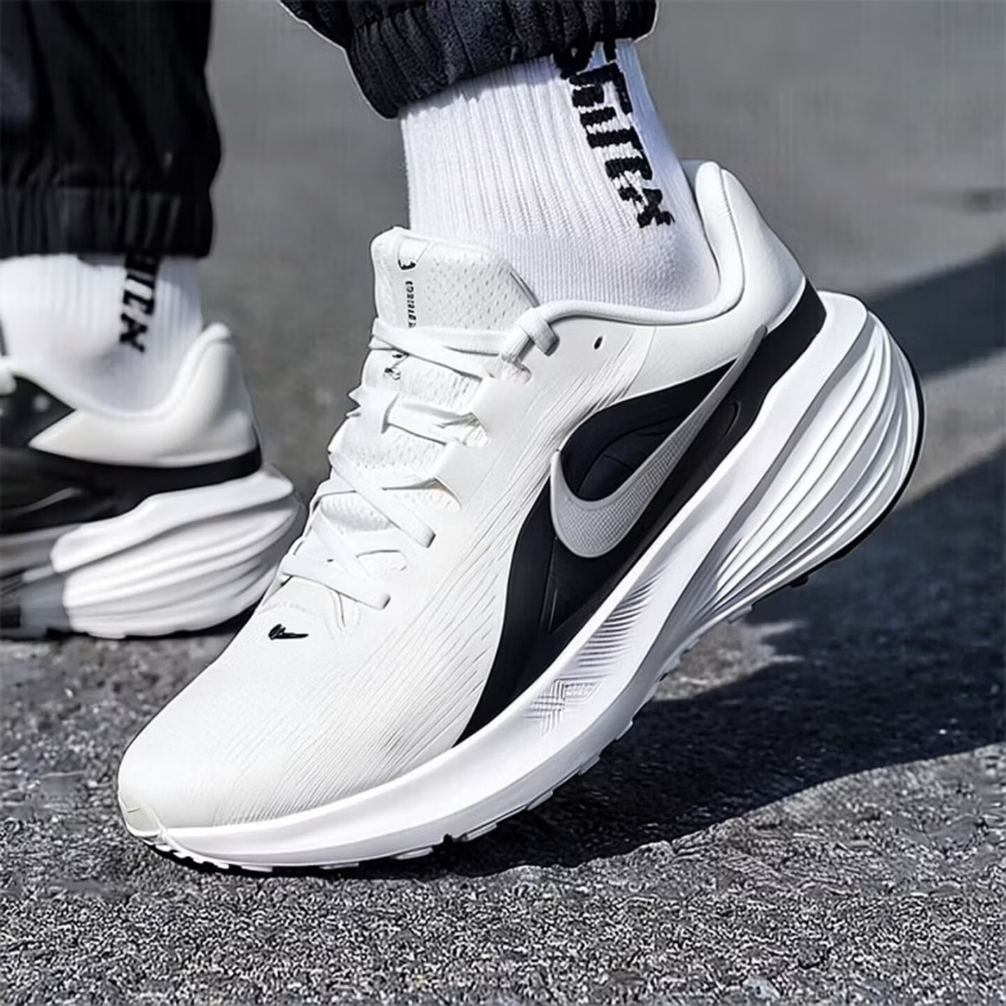 NIKE DOWNSHIFTER 14 รองเท้าวิ่ - Lightweight Road Running Shoes บทวิจารณ์และราคา