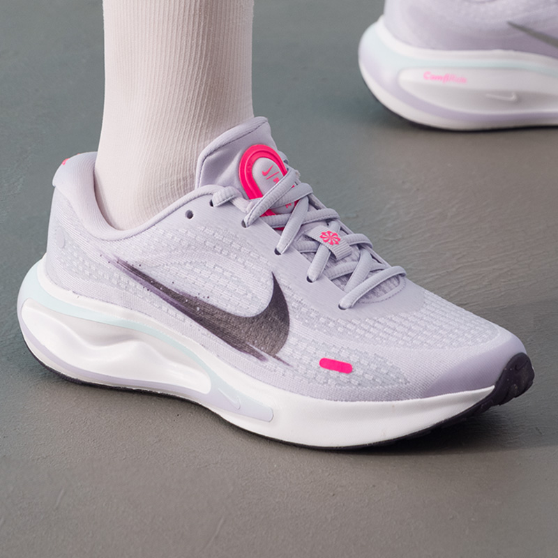 รองเท้าผู้หญิง Nike รุ่นดั้งเด - Lightweight Road Running Shoes บทวิจารณ์และราคา